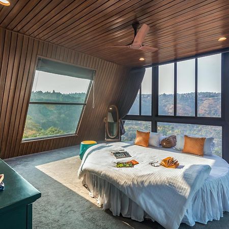 Saffronstays A Vantage, Panchgani - A Pyramid Shaped Unique Luxury Villa With Infinity Valley Views Екстериор снимка