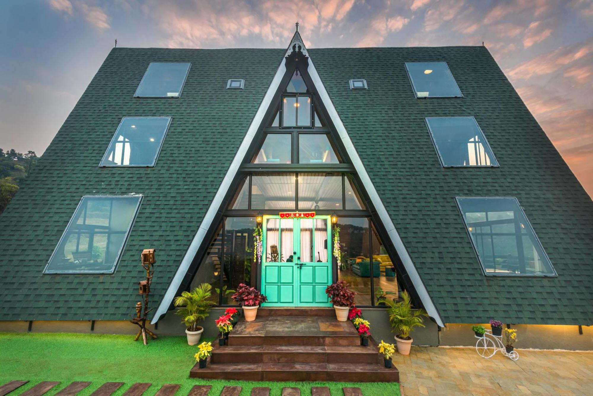 Saffronstays A Vantage, Panchgani - A Pyramid Shaped Unique Luxury Villa With Infinity Valley Views Екстериор снимка