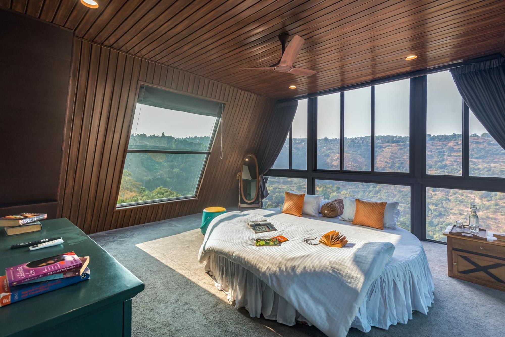 Saffronstays A Vantage, Panchgani - A Pyramid Shaped Unique Luxury Villa With Infinity Valley Views Екстериор снимка